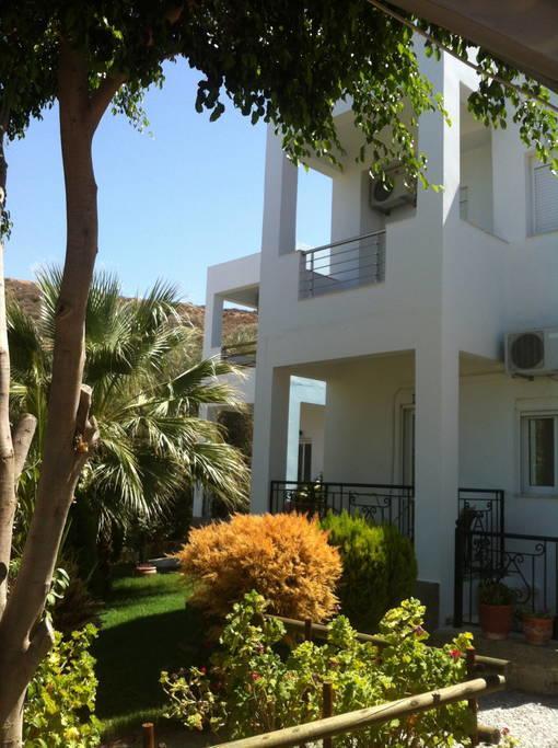 Korfes Apartments Kamilari Exterior photo